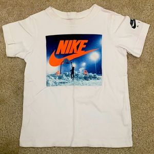 🛍Nike short sleeve tee white size 5-6 boys